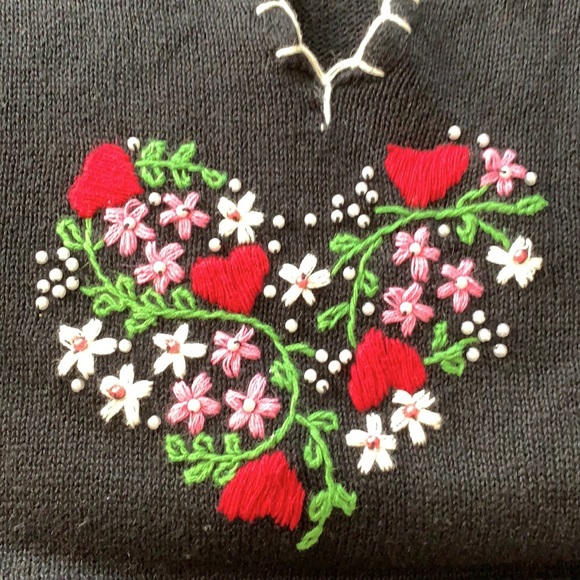 Orvis Sweater Heart, flower, and Pearl embellished sweater Size Large - Picture 4 of 6